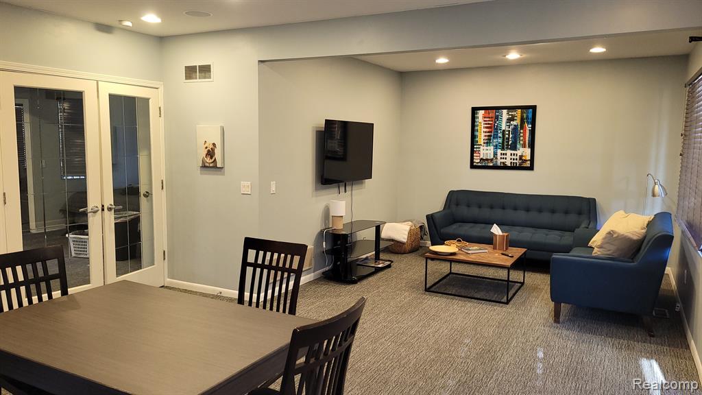 909 N MAIN Street, Royal Oak, MI 48067 — Photo 12