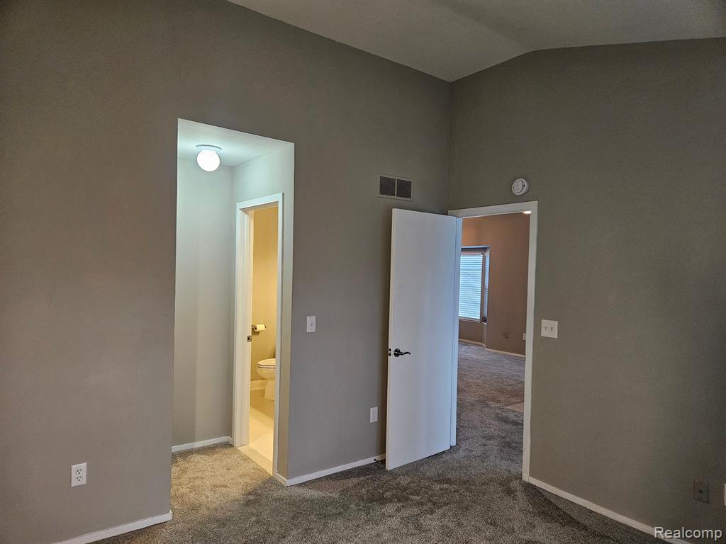 906 WHISPERWOOD Drive, Fenton, MI 48430 — Photo 10