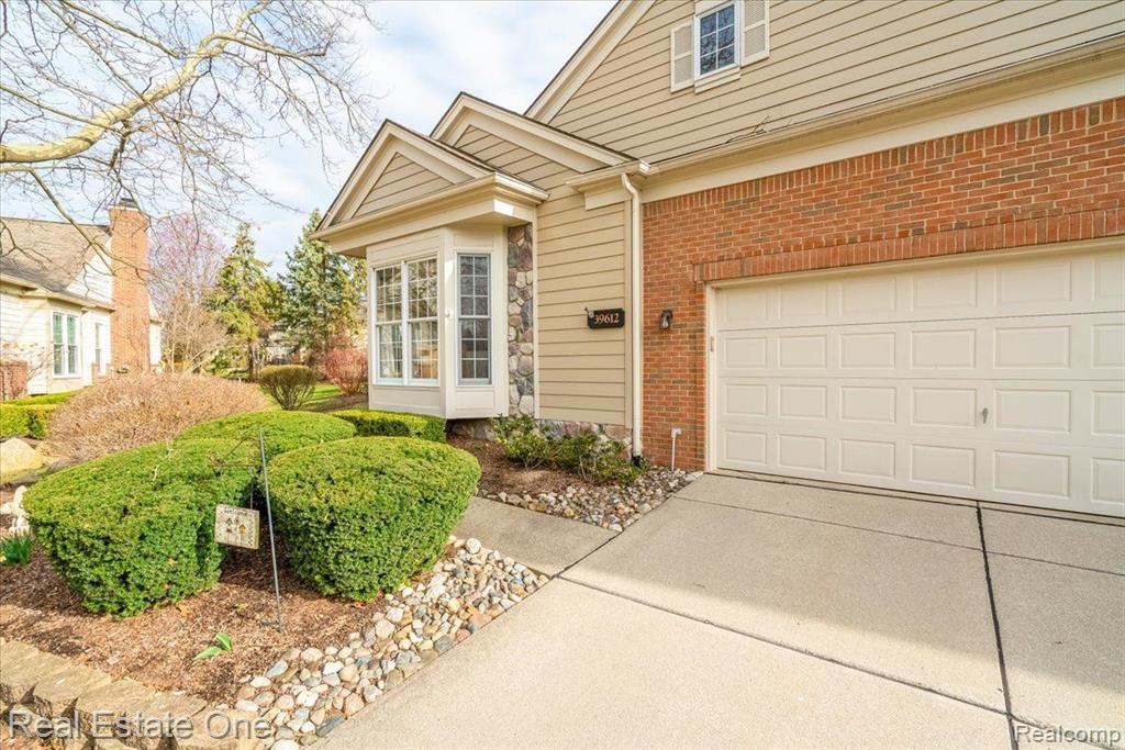 39612 GREENBRIER Court, Northville, MI 48168 — Photo 4