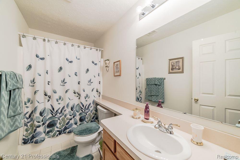 2647 KERRIA Drive, Howell, MI 48855 — Photo 26
