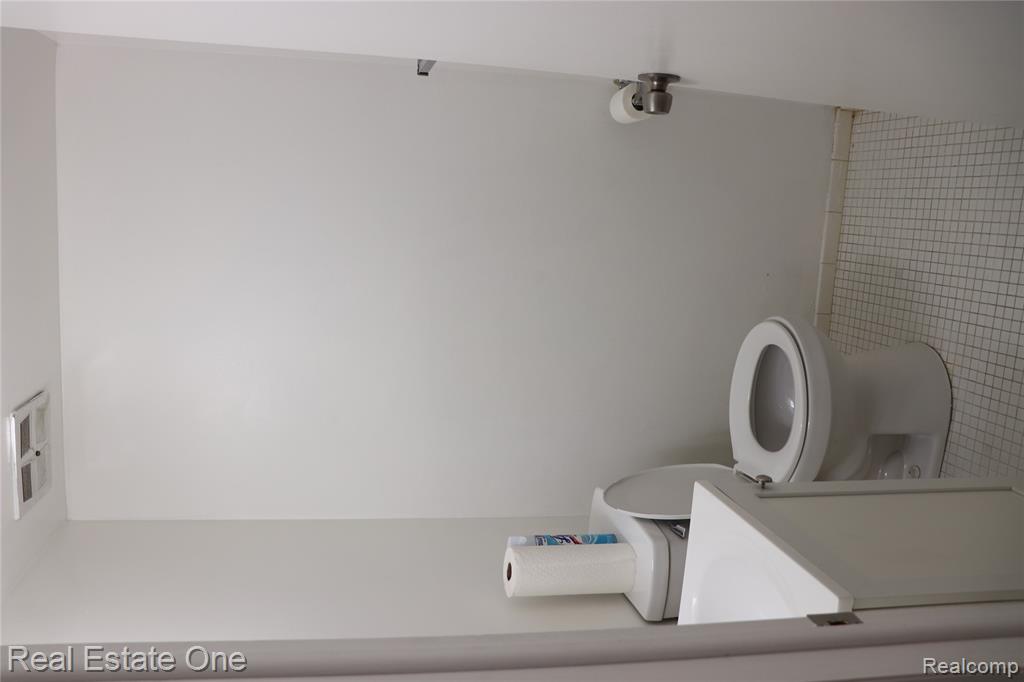 8256 Karam Boulevard, Warren, MI 48093 — Photo 10