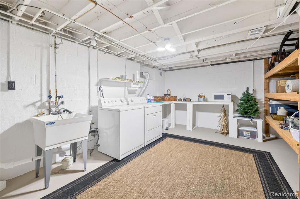 8733 Woodside Drive, Grosse Ile, MI 48138 — Photo 31