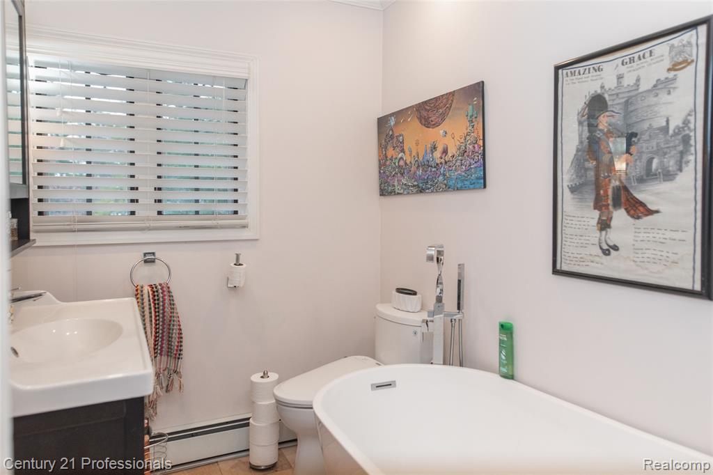 910 W Pine Tree Road W, Lake Orion, MI 48362 — Photo 14