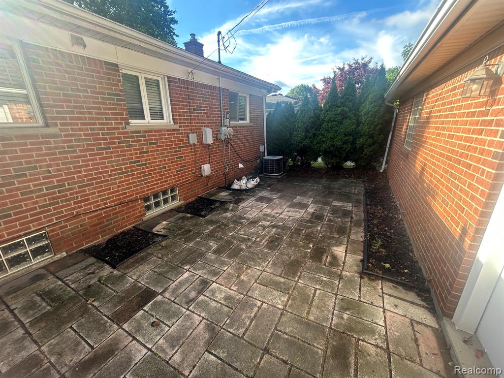760 S EVERGREEN Street, Plymouth, MI 48170 — Photo 4