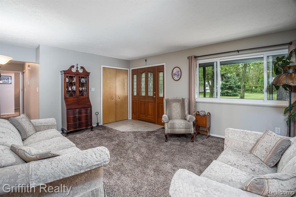 6903 SOMERSET Drive, Brighton, MI 48116 — Photo 9