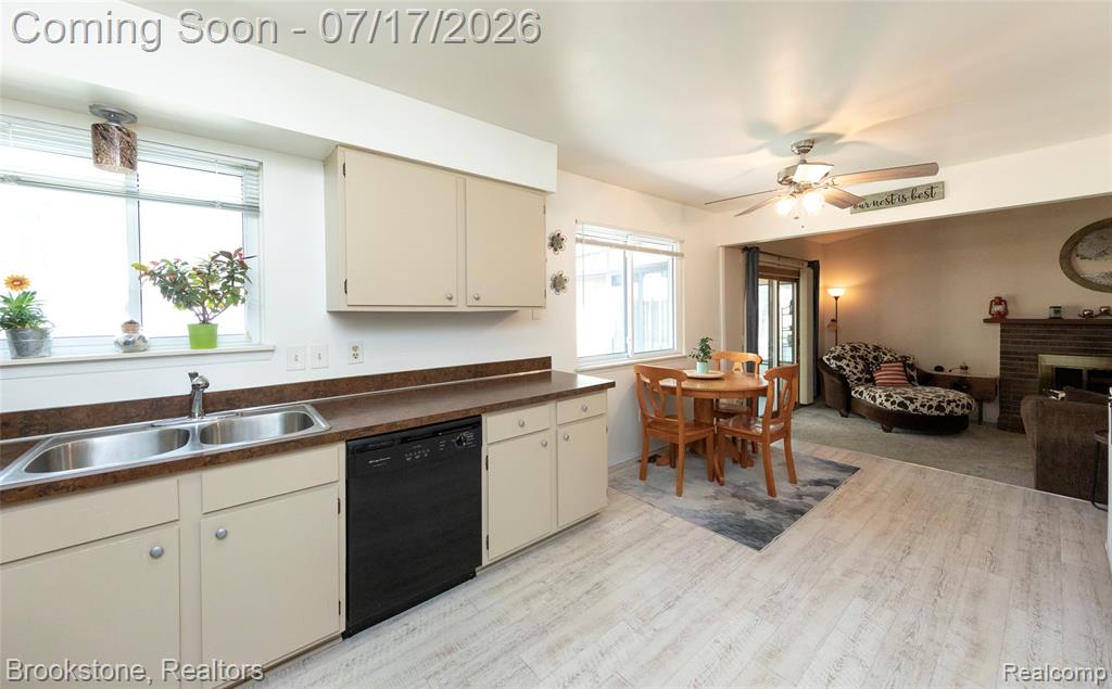 5245 Spinning Wheel Drive, Grand Blanc, MI 48439 — Photo 17