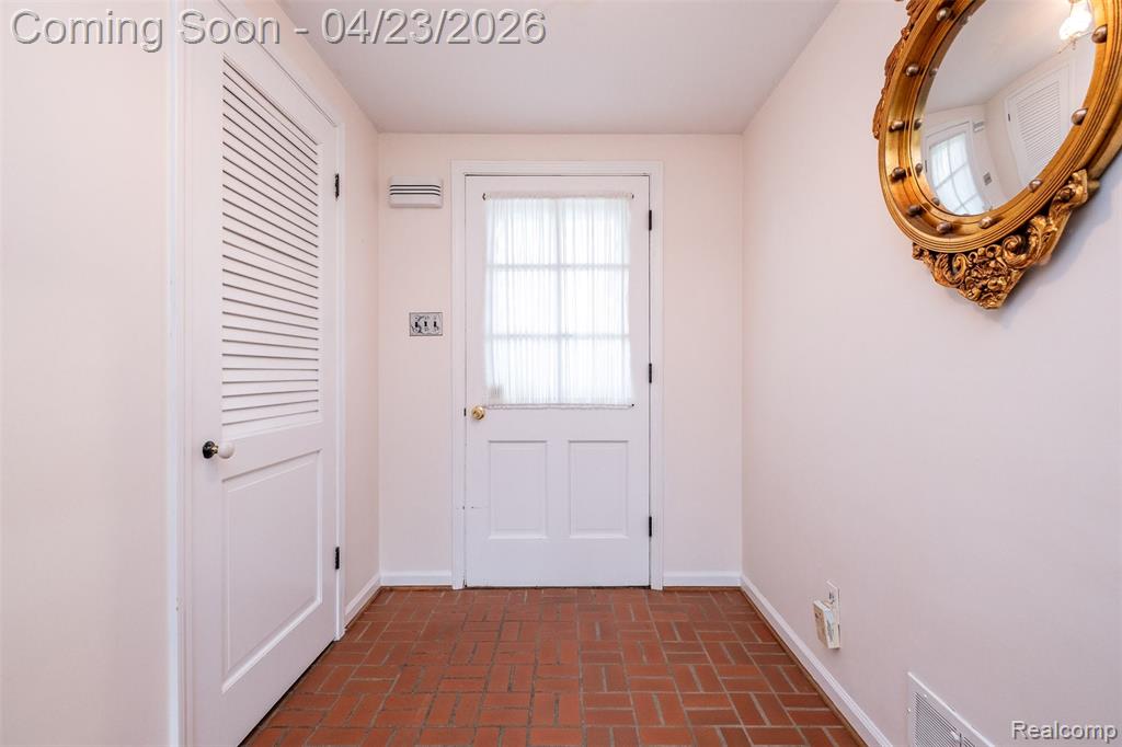1895 West Bend Drive, Bloomfield Hills, MI 48302 — Photo 4