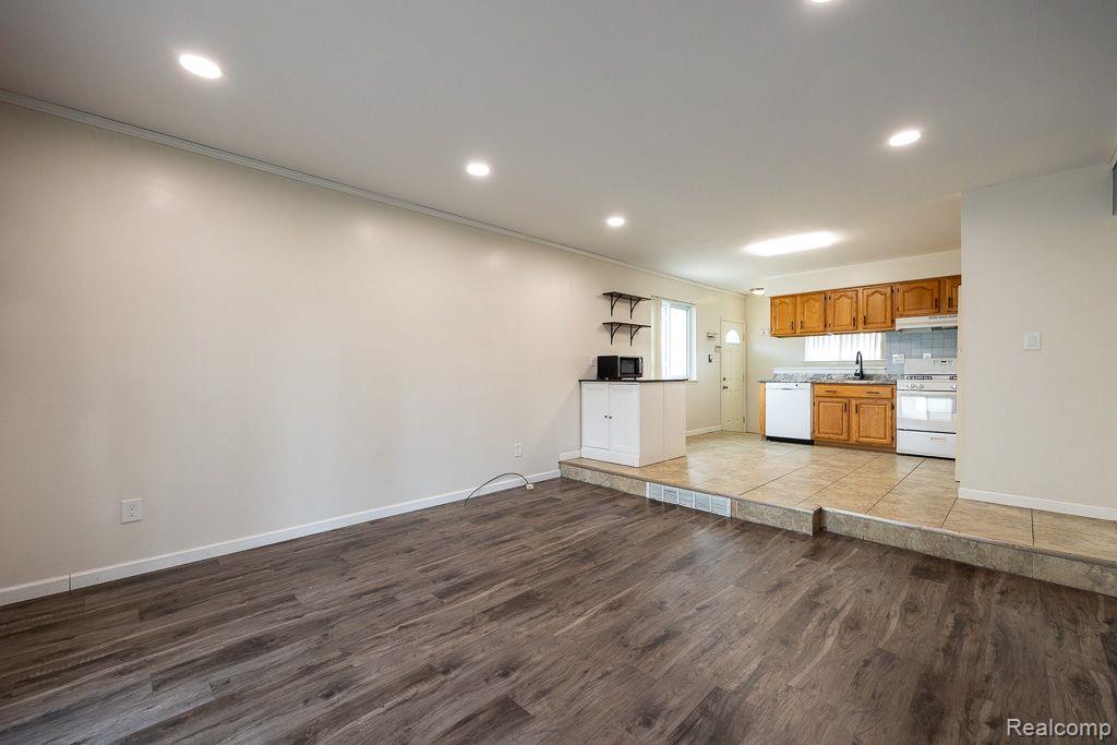 40137 WALTER Drive, Sterling Heights, MI 48310 — Photo 16