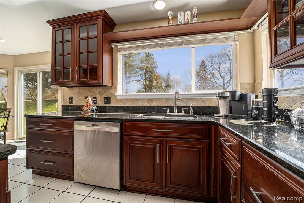 7549 ACORN HILL Court, West Bloomfield, MI 48323 — Photo 11