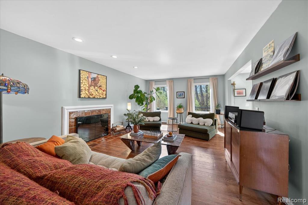 7025 Cedarbank Drive, West Bloomfield, MI 48324 — Photo 3