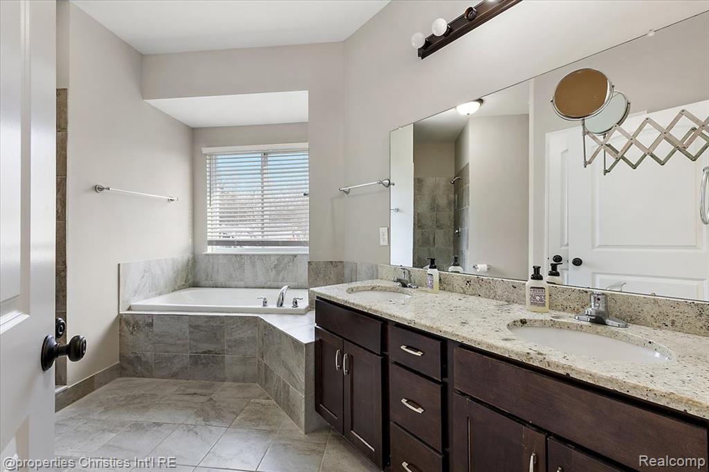6510 Leigh Hollow Road, West Bloomfield, MI — Photo 20