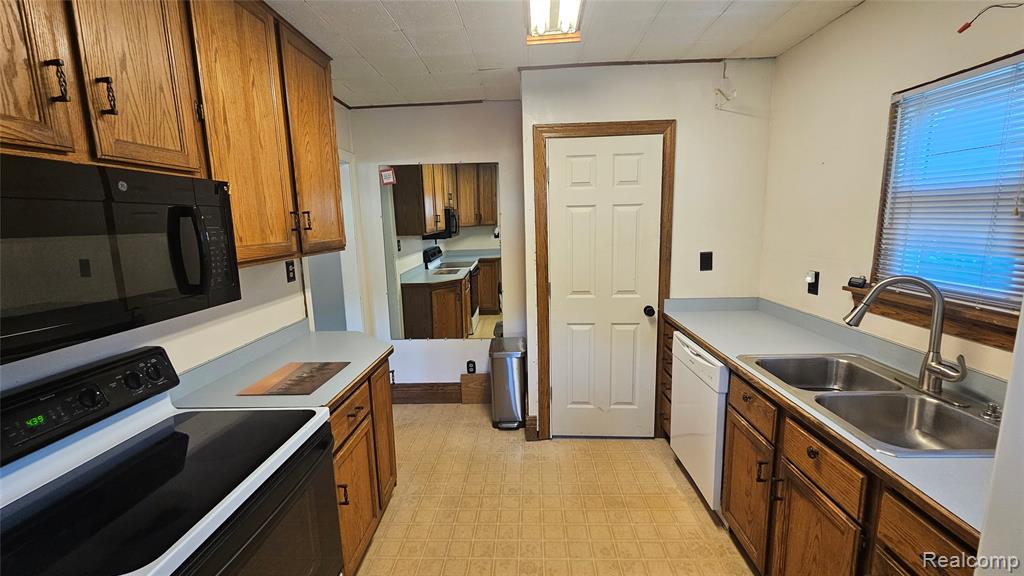 211 Starr Avenue, Pontiac, MI 48341 — Photo 8