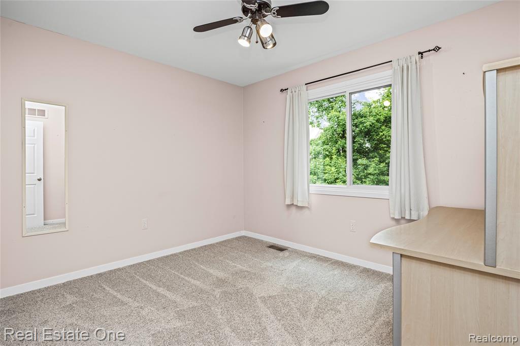 4642 Ponderosa Street, Commerce Twp, MI 48382 — Photo 20