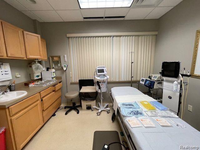 5151 GATEWAY Center, 3, Flint, MI 48507 — Photo 3