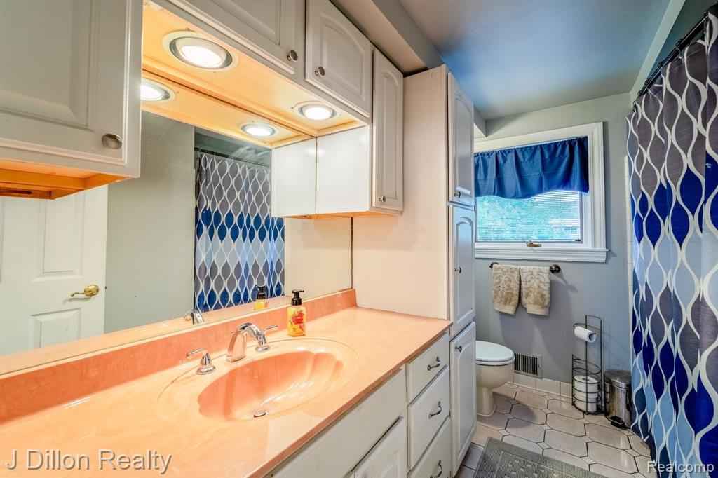 43682 LOMBARDY Drive, Canton, MI 48187 — Photo 43