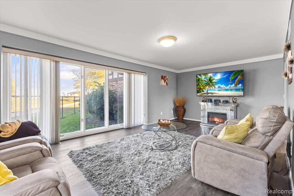 203 Lac Sainte Claire Drive, Saint Clair Shores, MI, 48082