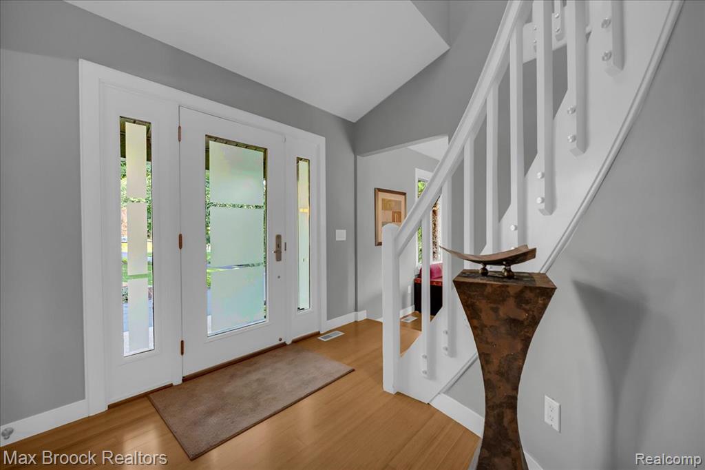 7015 Scenic Ridge Drive, Clarkston, MI — Photo 25