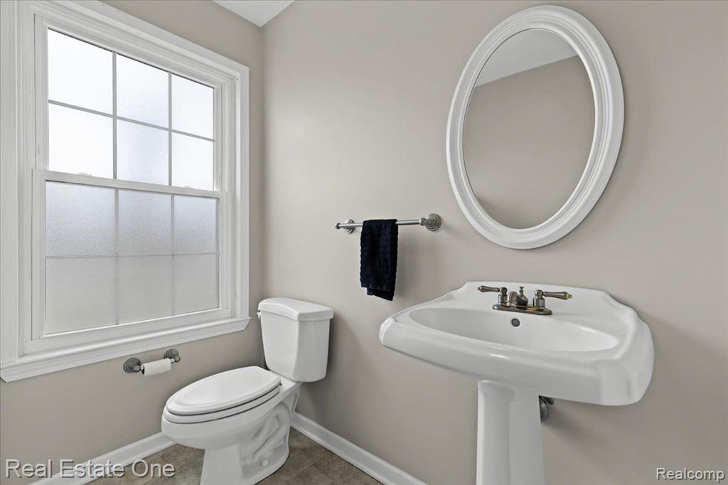 573 CARRIAGE HILL Drive, Fenton, MI 48430 — Photo 24