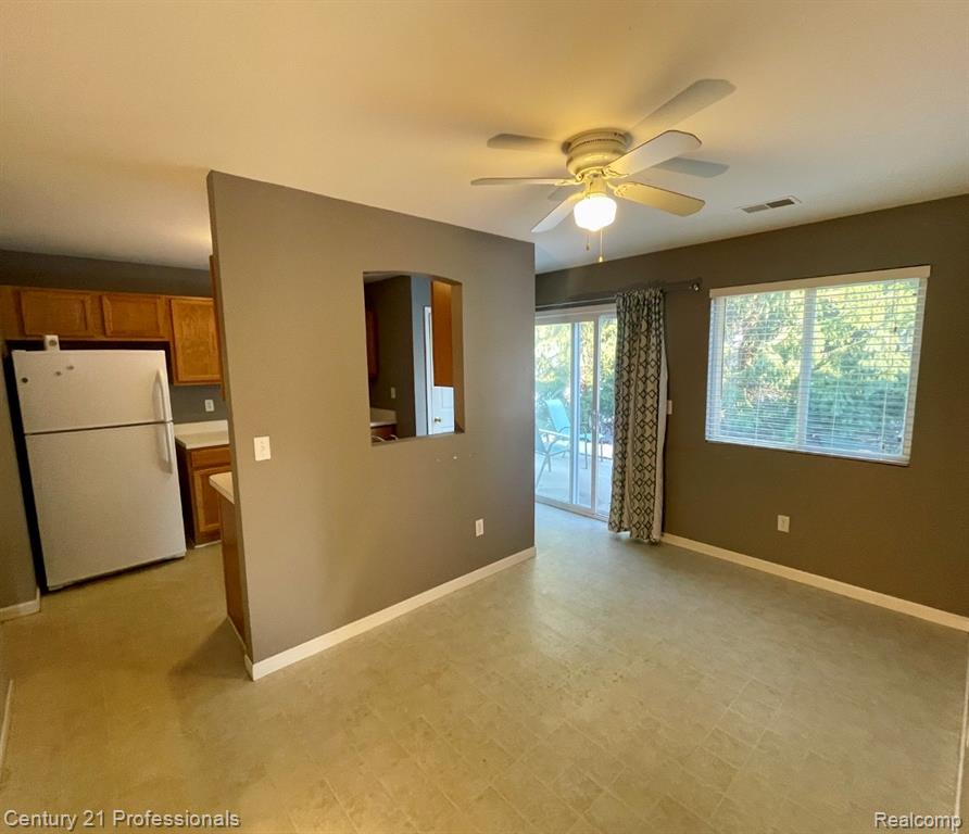 5046 Clintonville Pines Drive, 13, Clarkston, MI — Photo 4