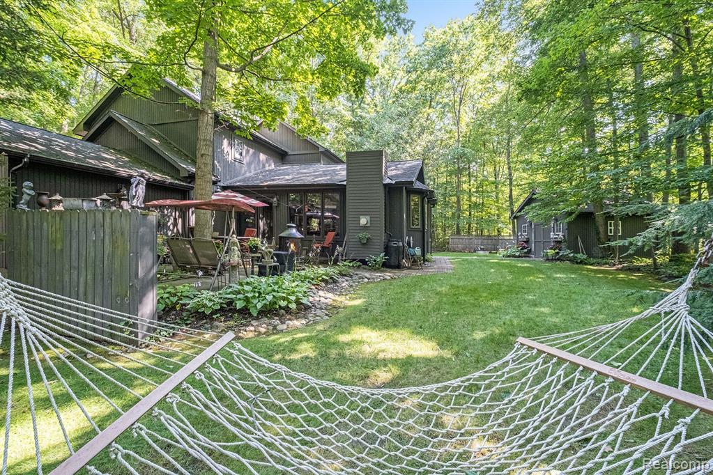 9246 YOUNG Drive, Swartz Creek, MI 48473 — Photo 35