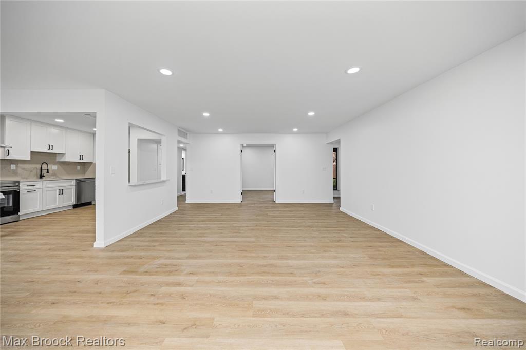 7443 Brynmawr Court, West Bloomfield, MI — Photo 11