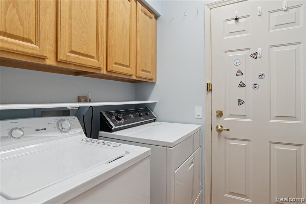 39472 EDGEWATER Drive, Northville, MI 48168 — Photo 32