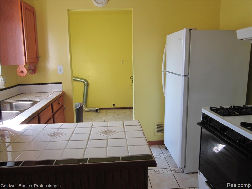 8278 Westpoint Street, Taylor, MI 48180 — Photo 5