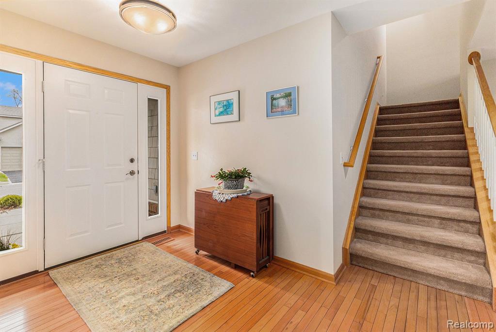 6173 NORTHRIDGE HILLS Drive, Brighton, MI 48116 — Photo 4