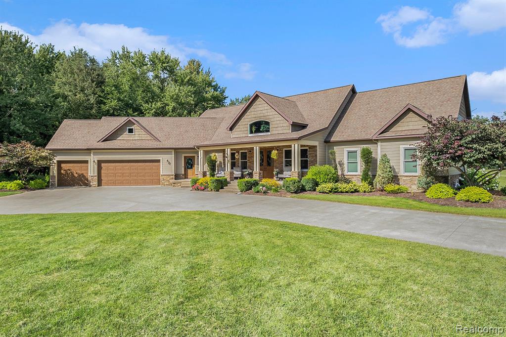 7196 MANOR Lane, Fowlerville, MI 48836 — front exterior