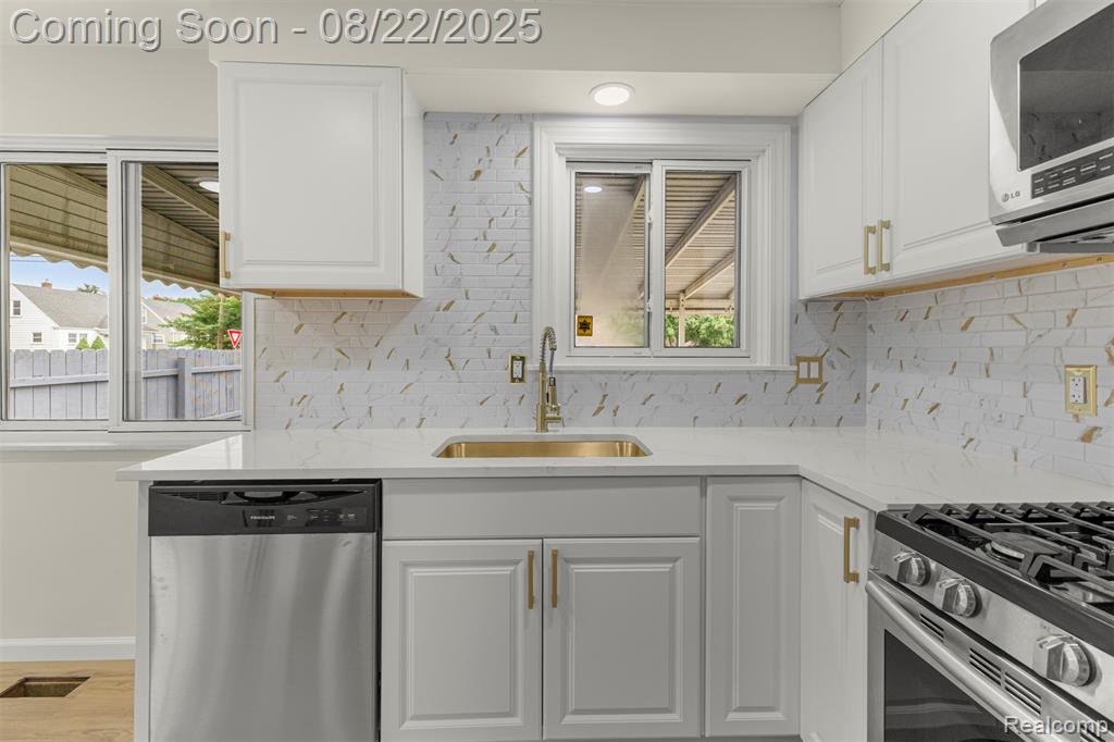 7001 Belton ST Street, Garden City, MI — Photo 14