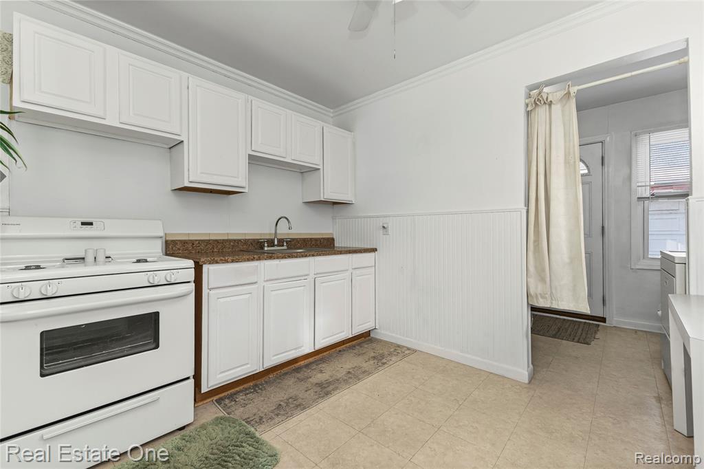 6141 Harrison Street, Garden City, MI — Photo 6