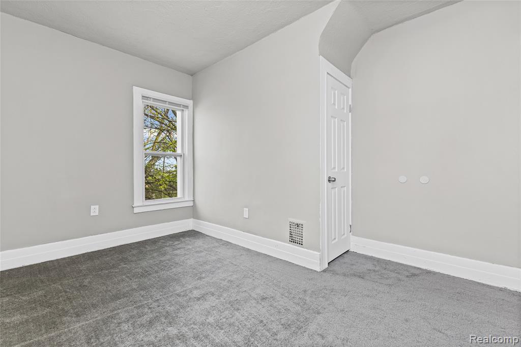 3010 Montclair Street, Detroit, MI 48214 — Photo 45