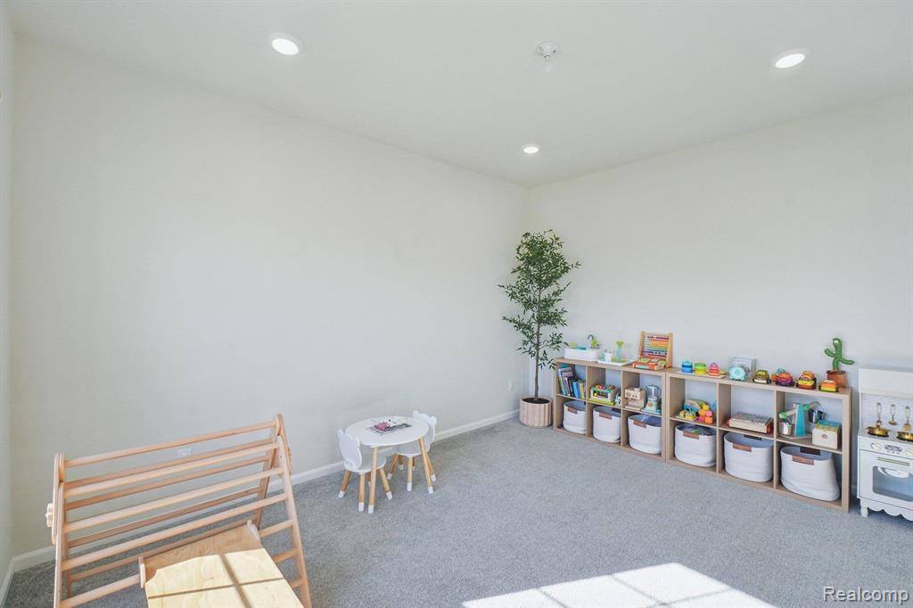 2466 MEADOW HILLS Drive, Ann Arbor, MI 48108 — Photo 17