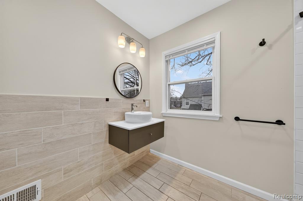 9290 Wildemere Street, Detroit, MI 48206 — Photo 12