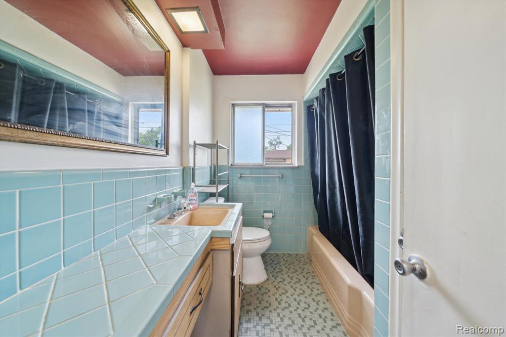 8586 Helen, Center Line, MI 48015 — Photo 10
