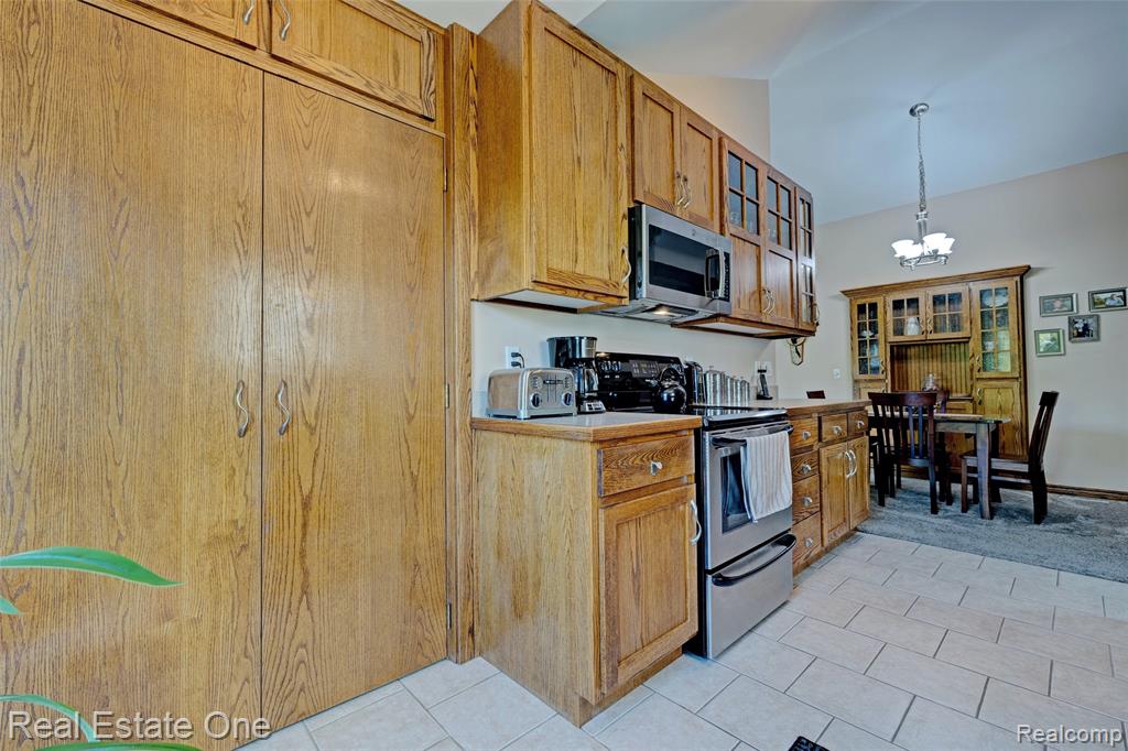 5899 Cobblestone Drive, Almont, MI 48461 — Photo 10