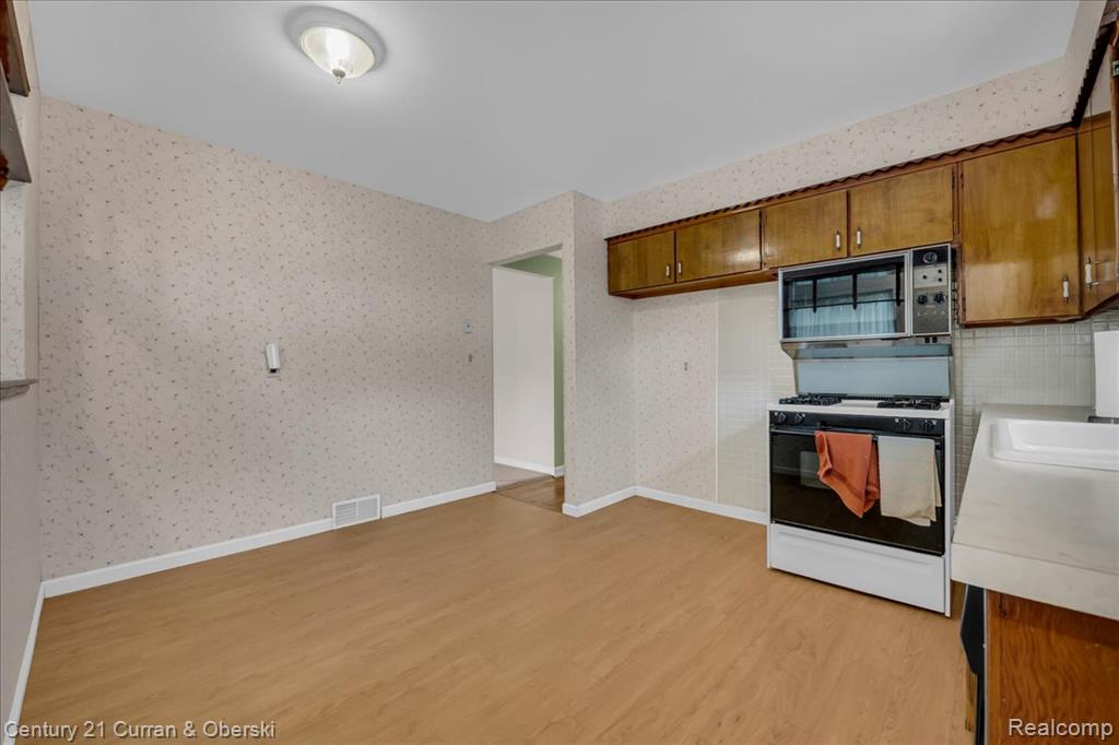 5965 Berwyn Street, Dearborn Heights, MI 48127 — Photo 6