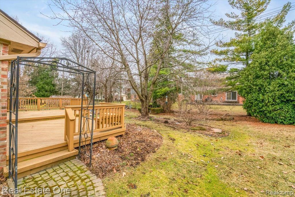 16161 WEATHERFIELD Drive, Northville, MI 48168 — Photo 8