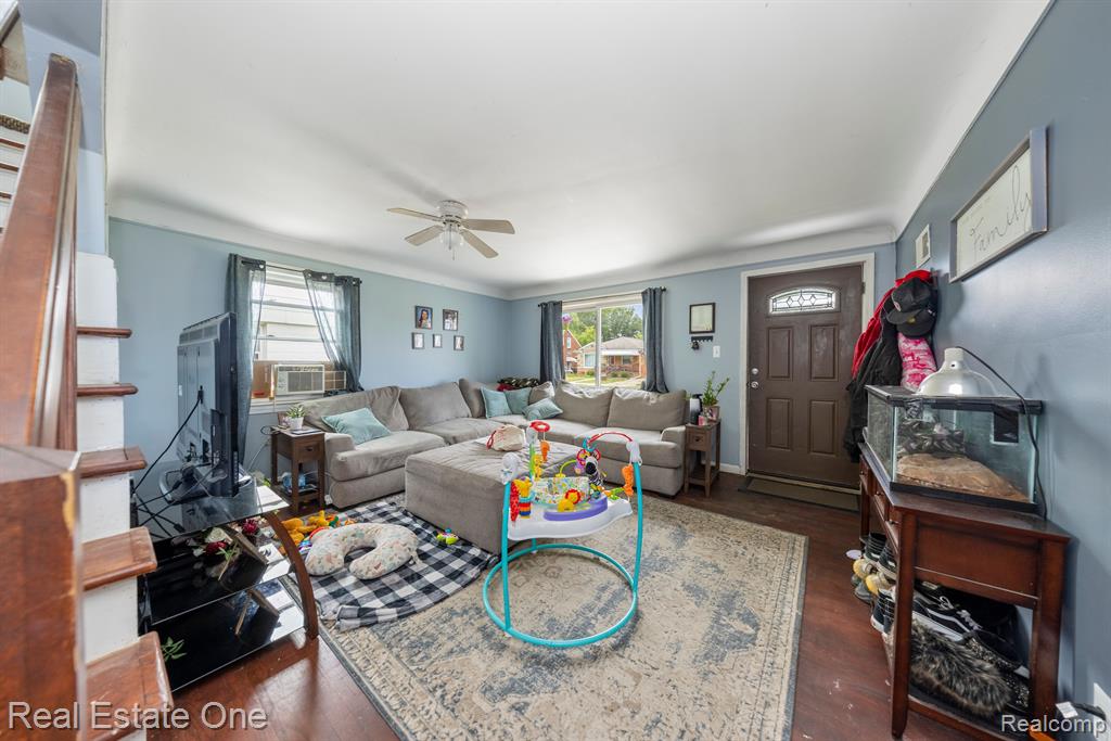 8251 STATE PARK, Center Line, MI 48015 — Photo 7