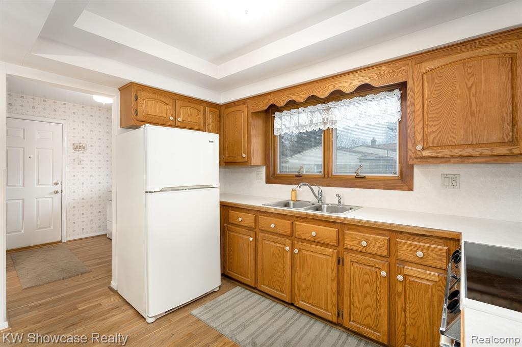 8141 Rene Court, White Lake, MI — Photo 23