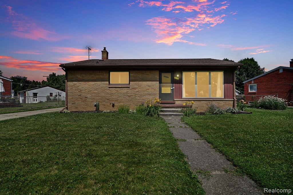 615 Lincoln Street, Lapeer, MI 48446 — front exterior