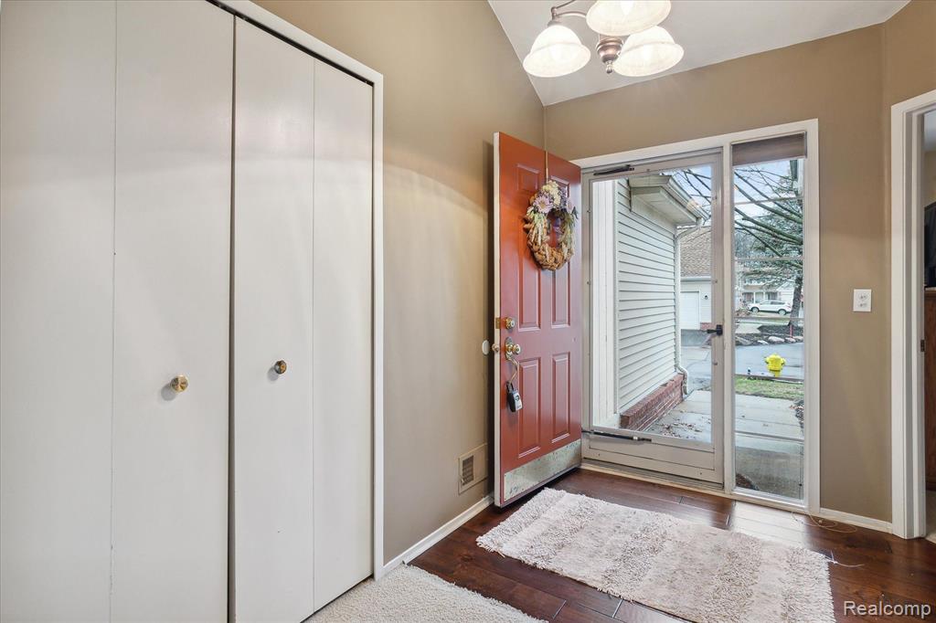 37101 AMHURST Drive, Westland, MI — Photo 4