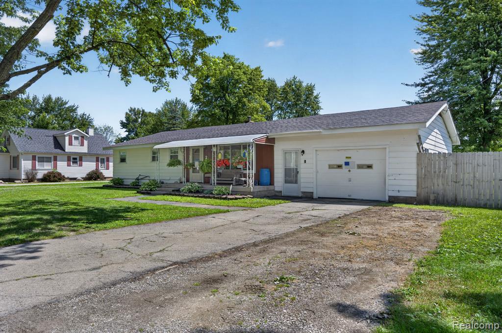 5233 Torrey Road, Flint, MI 48507 — Photo 8