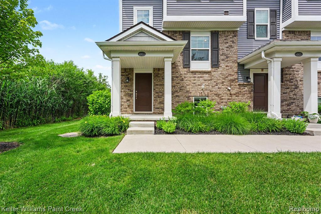 4923 Treeside Lane, Troy, MI 48098 — Photo 2