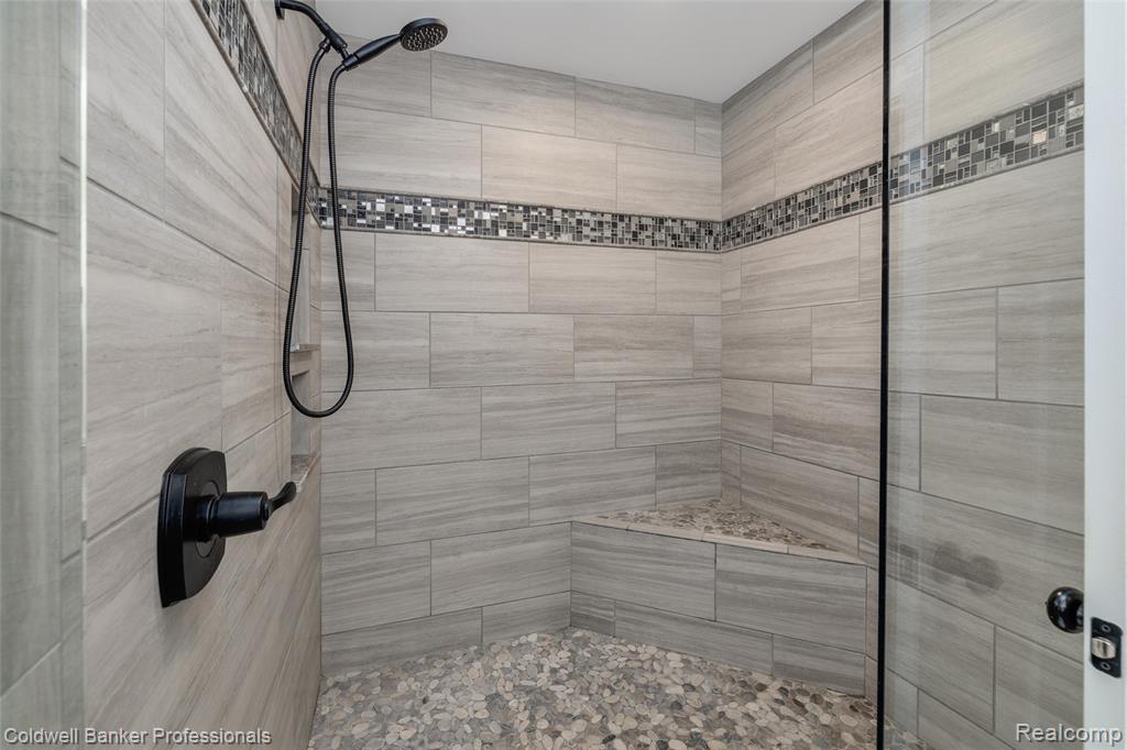 3320 Acorn Grove Court, Ortonville, MI 48462 — Photo 21
