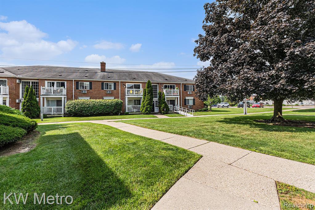 2400 Parmenter Boulevard, 207, Royal Oak, MI 48073 — Photo 24