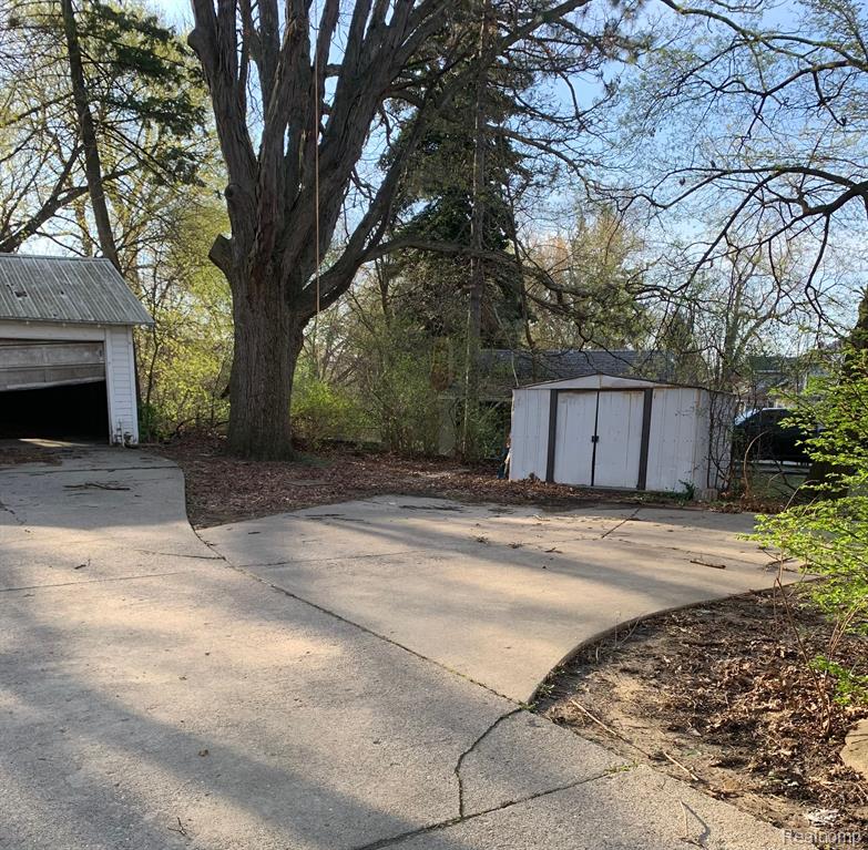 802 DUPONT Street, Flint, MI 48504 — Photo 5