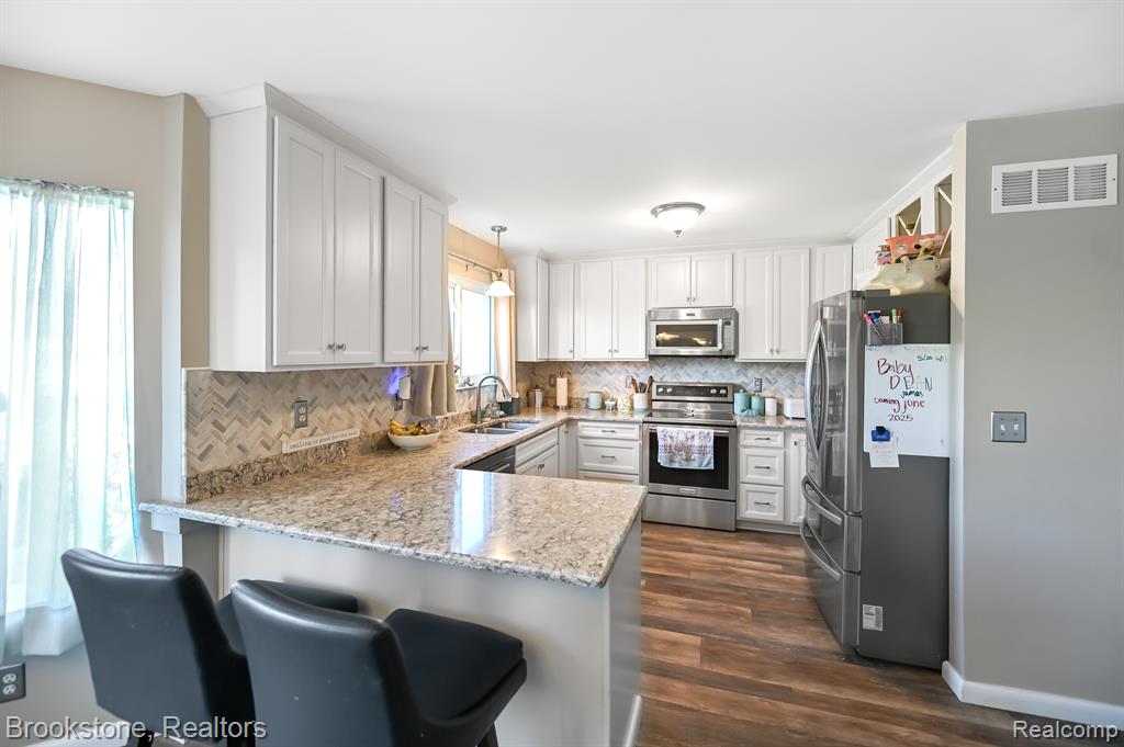 8344 DEER CREEK Court, Grand Blanc, MI 48439 — Photo 10