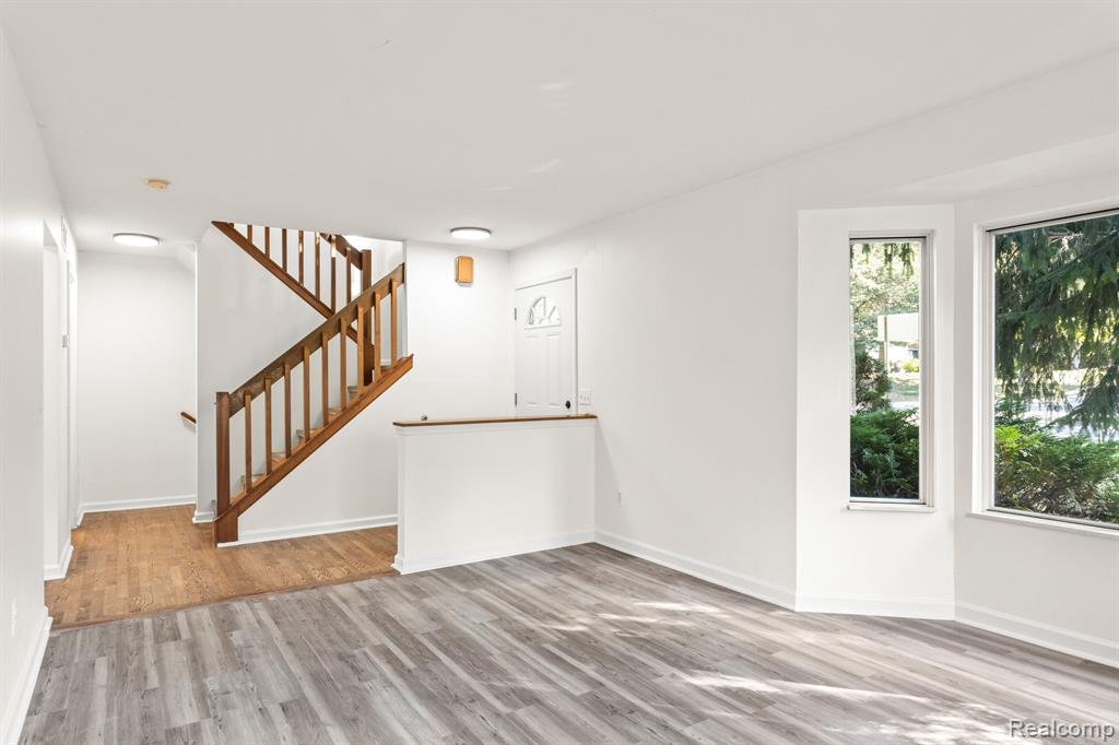 745 N MAIN Street, Milford, MI 48381 — Photo 4