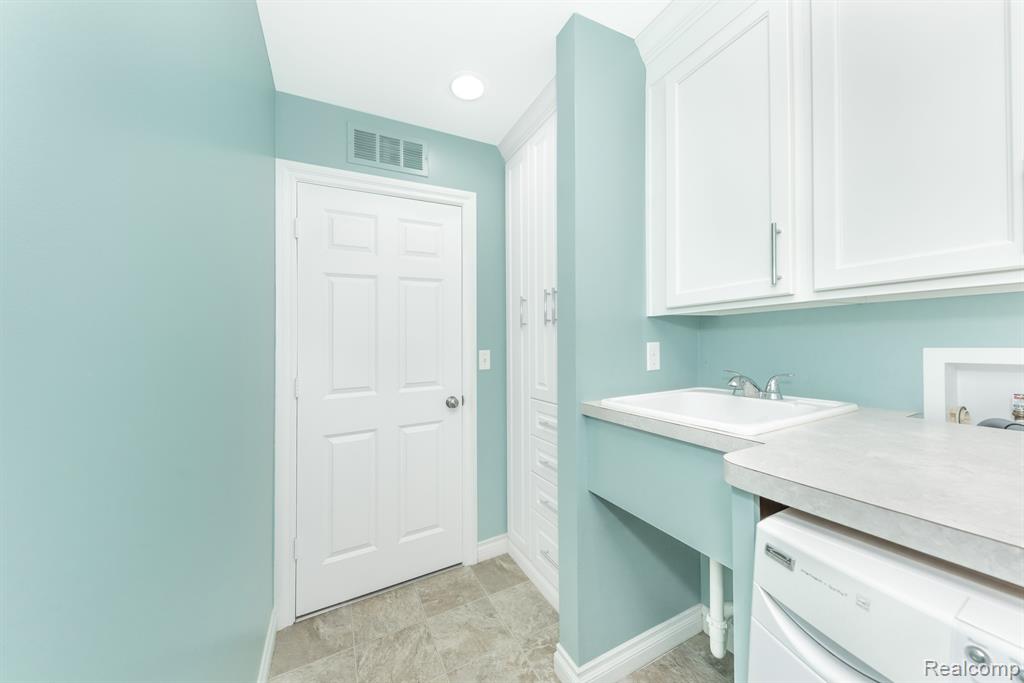 8354 CRAB APPLE Trail, Dexter, MI 48130 — Photo 36